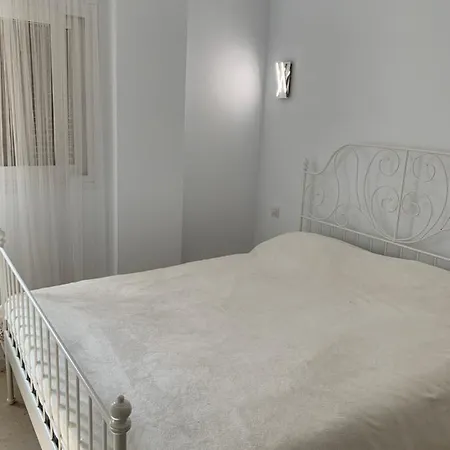 Punta Prima 1 Room In Shared Apartment And Breakfast تورّيفيِخا